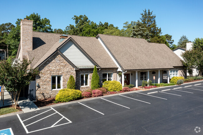 Clubhouse/Leasing Center - Eagle Pointe Apartment Homes