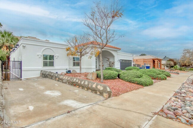 Building Photo - 6424 Loma De Cristo Dr