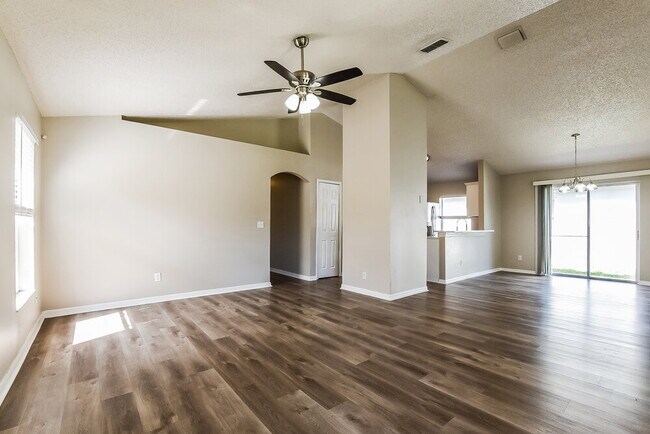 Foto del edificio - 8782 Foley Dr