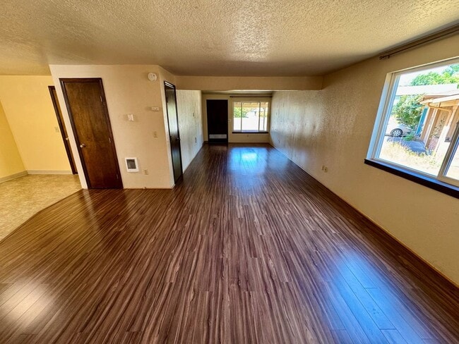 Foto del edificio - Duplex In South Corvallis Cul-De-Sac