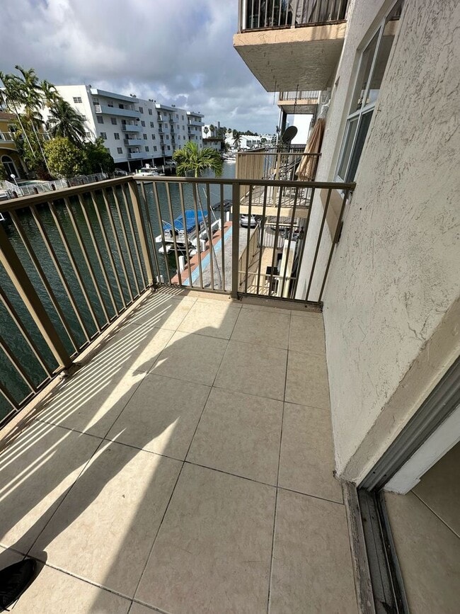 Building Photo - Waterfront Living with Unbeatable Access!