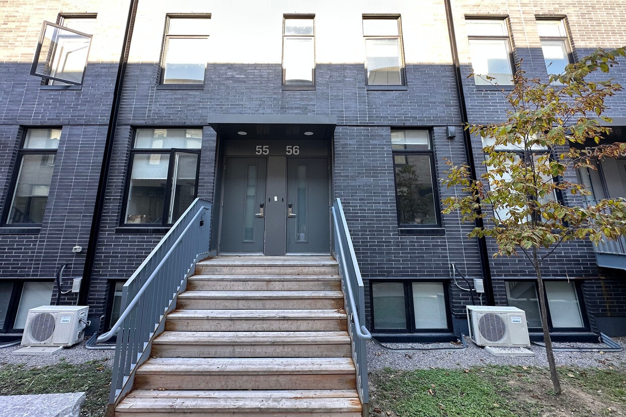 Primary Photo - Contemporary 3-Bedroom Furnished Apartment for Rent in Oshawa