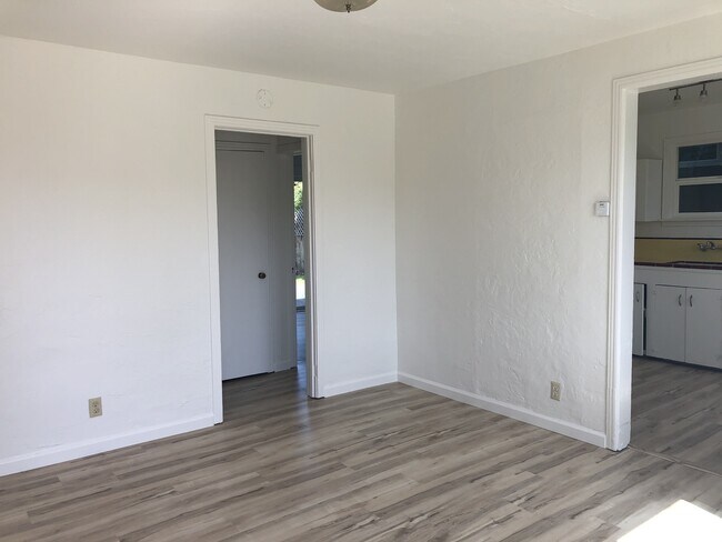 Foto del edificio - 402 Dufour St