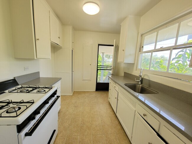 Foto del edificio - 1722 Raymond Hill Rd