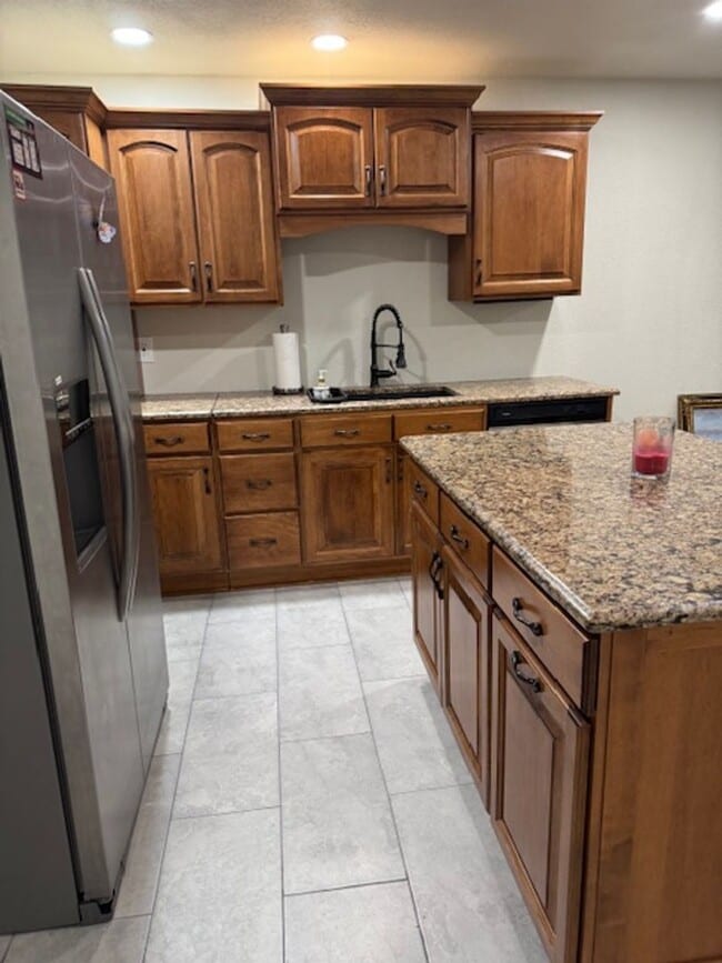 Foto del edificio - 2 Bed 2 Bath Basement Apartment