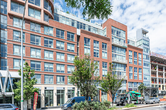 Building Photo - OTTO Greenpoint