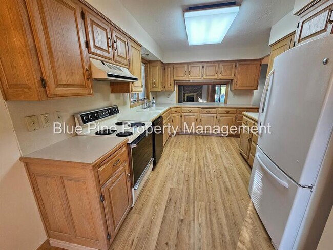 Building Photo - 2270 Henryanna Ave