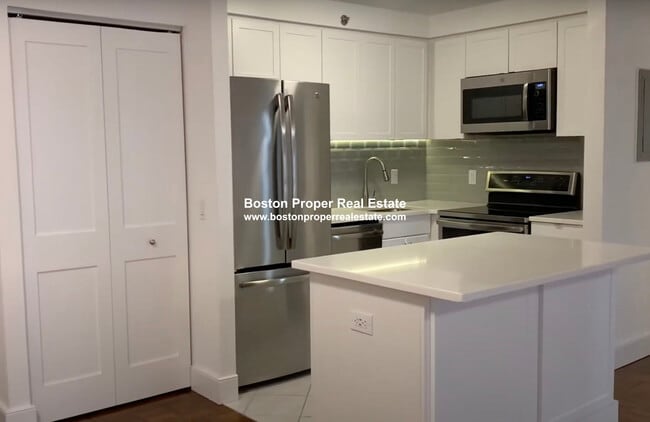 Building Photo - 28 Exeter St