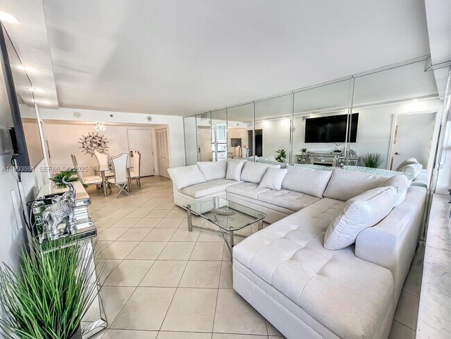 Building Photo - 5225 Collins Ave