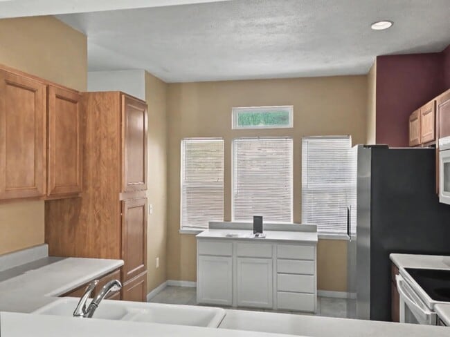 Foto del edificio - 6156-6158 Fairgrove St