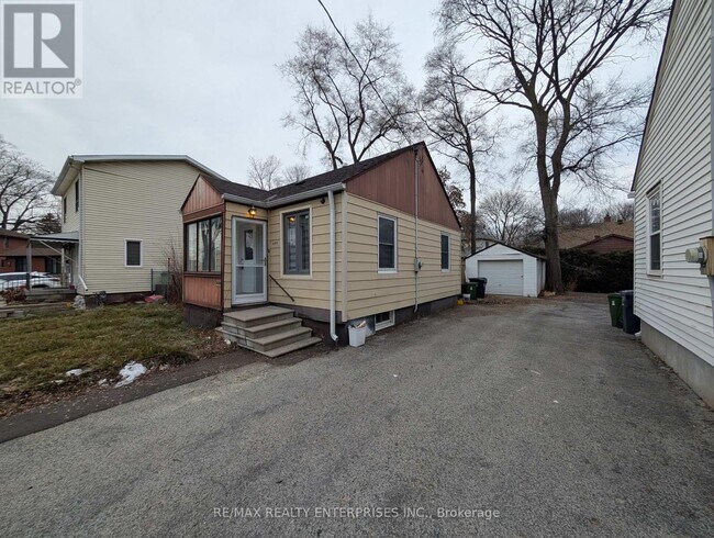 Building Photo - 640 Trethewey Dr