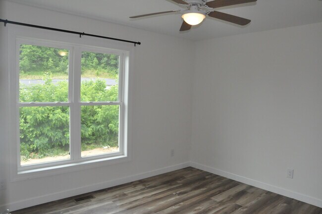 Building Photo - 12 Cattail Cir