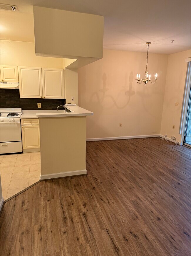 Foto del edificio - 2109 Highcourt Ln