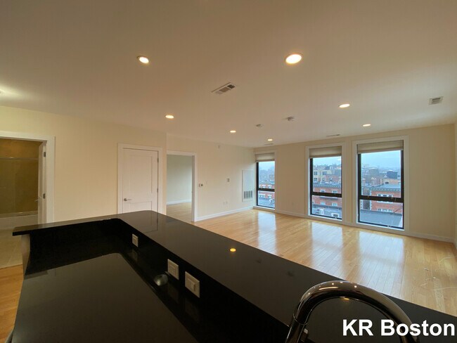 Building Photo - 1 Buswell St