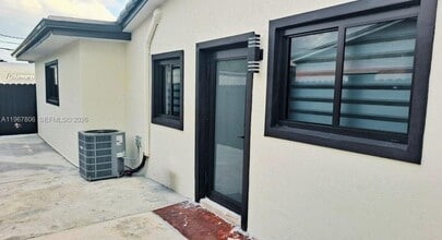 Building Photo - 4055 SW 103rd Ave