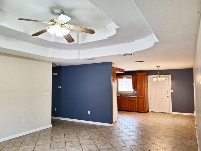 Building Photo - 2118 Aruba Dr