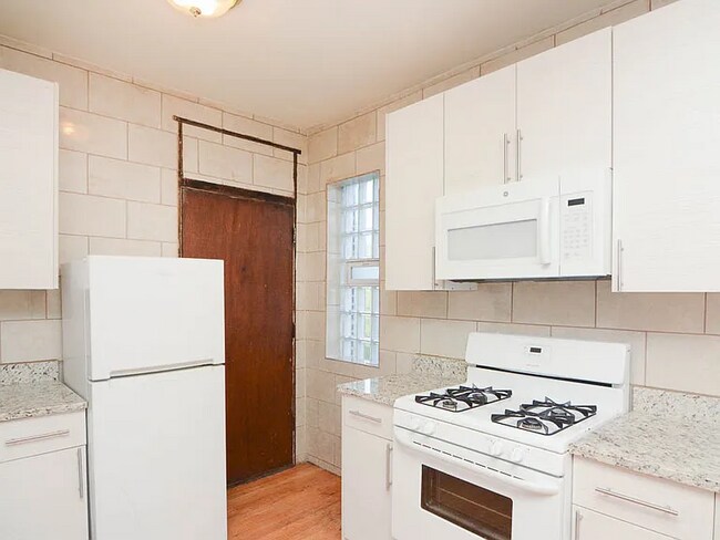 Building Photo - 4238 N Paulina St