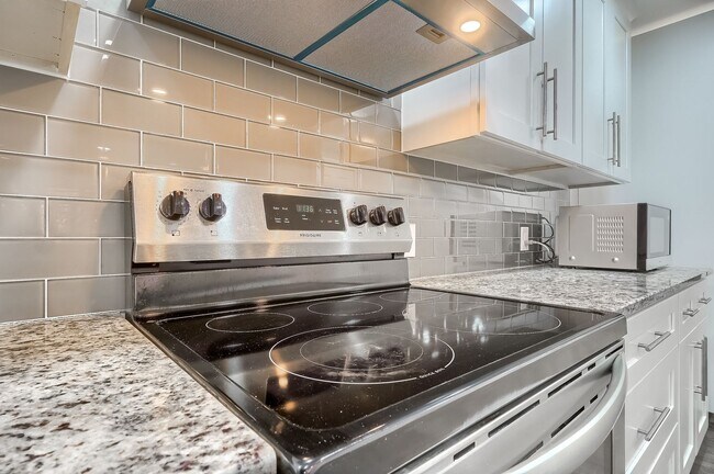 Foto del edificio - Remodeled Single-Family Home Near Cherry C...