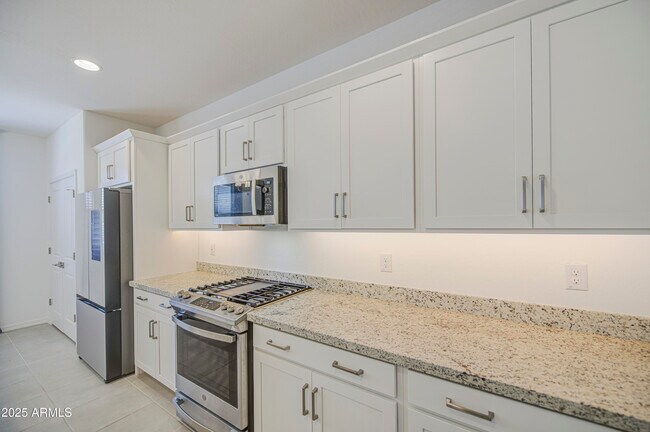 Foto del edificio - 3820 N 100th Dr