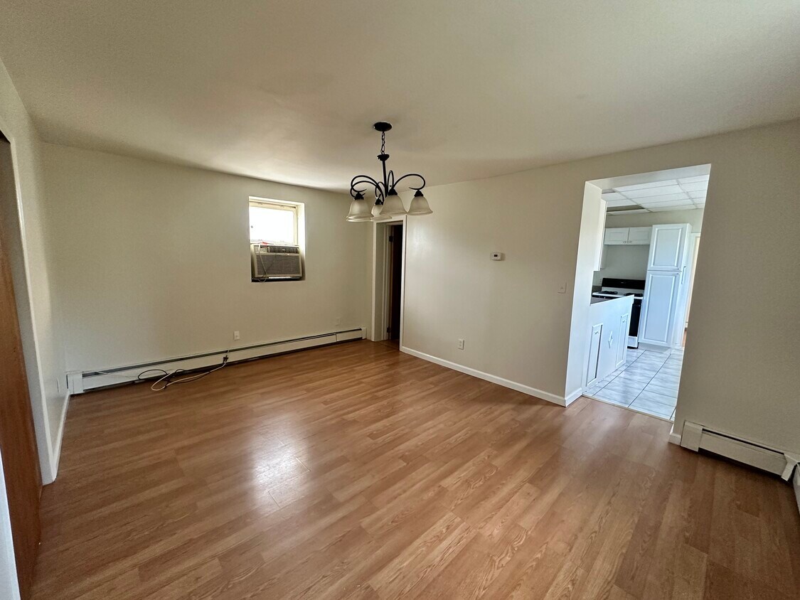 Primary Photo - 1321 Clinton St