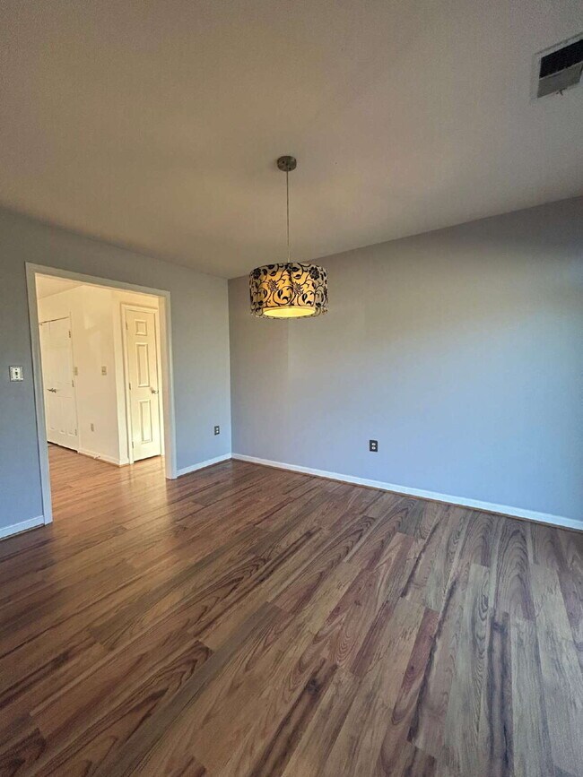 Foto del edificio - "Charming 3-Bed, 2-Bath Retreat in Strasburg - 1232 Sq Ft of Comfort!"