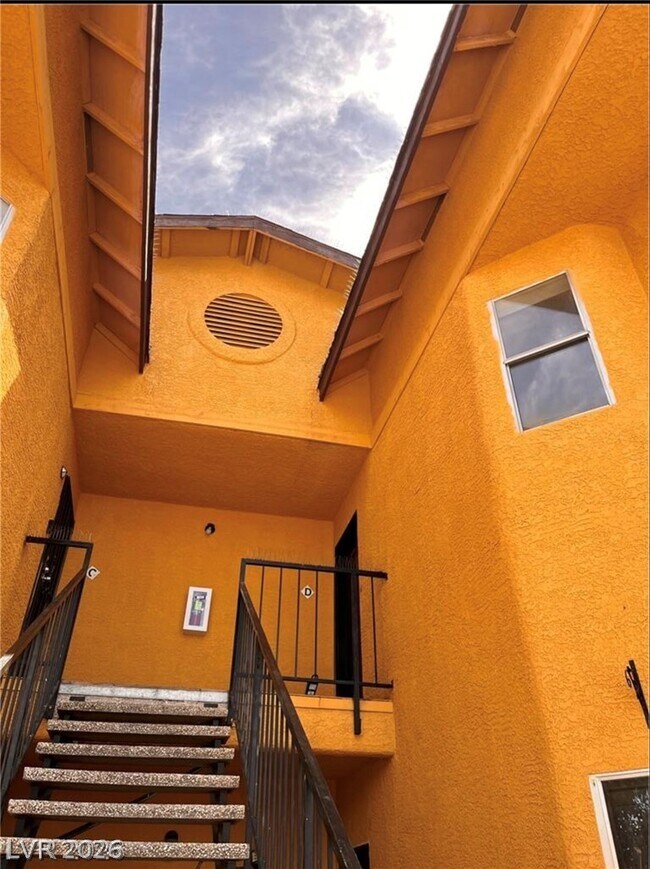 Foto del edificio - 6233 Ilanos Ln