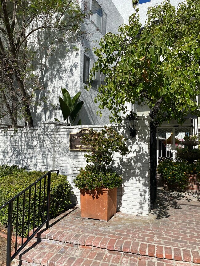 Foto del edificio - 4950 Louise Ave