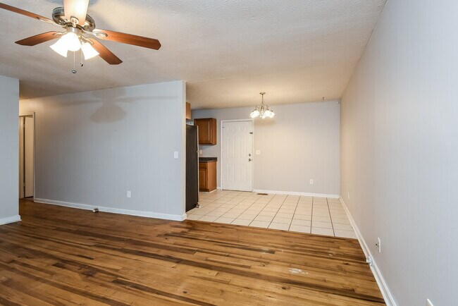 Building Photo - 3996 King Dr