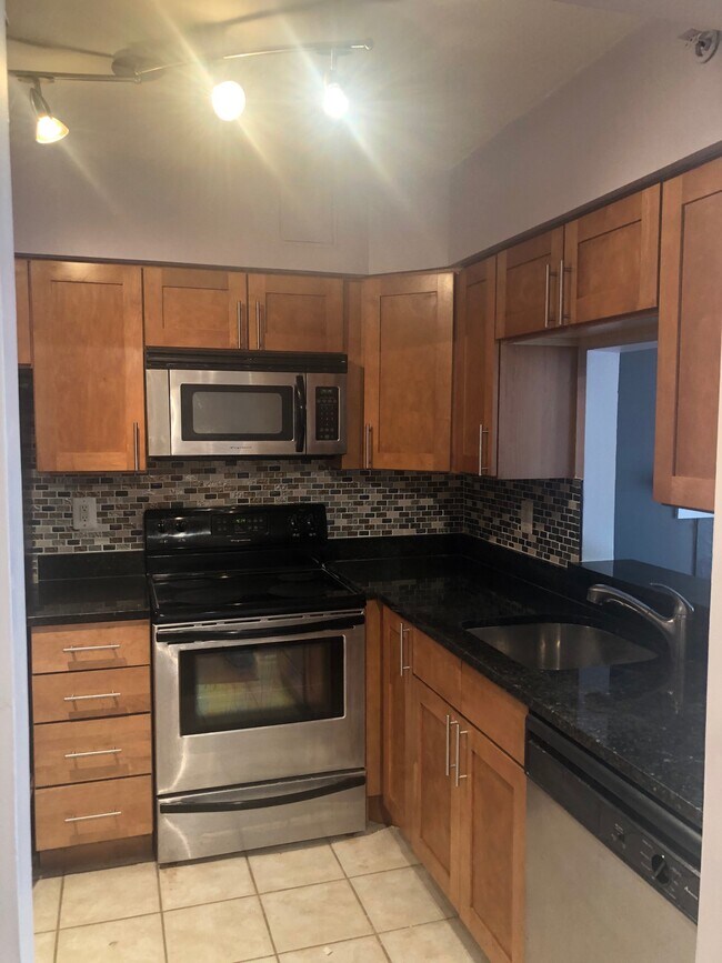 Foto del edificio - 3808 Porter St NW