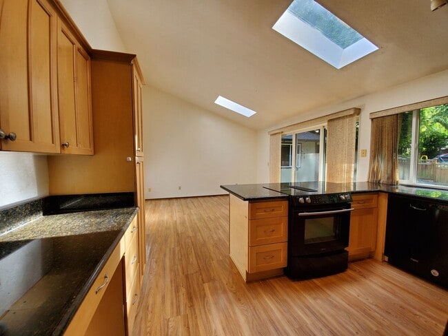 Building Photo - Prime Redmond Rambler 3 Bed/Large Yard
