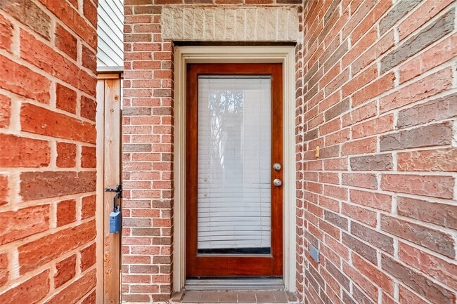Building Photo - 2507 Brinkman St