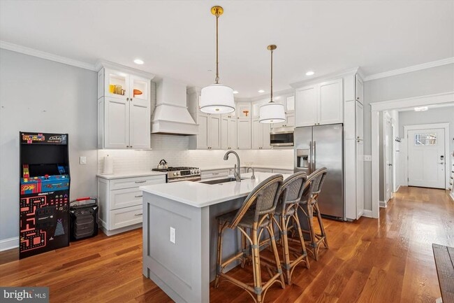 Building Photo - 215 E Chew Ave