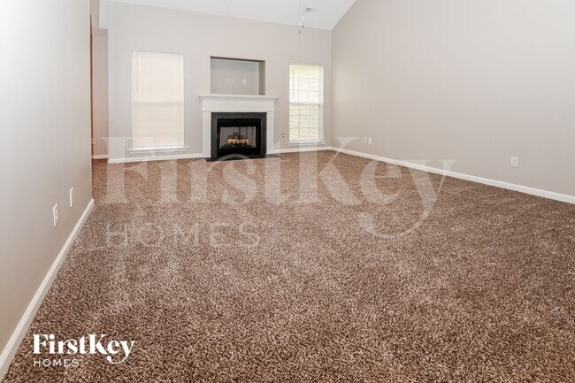 Building Photo - 3235 Leicester Dr