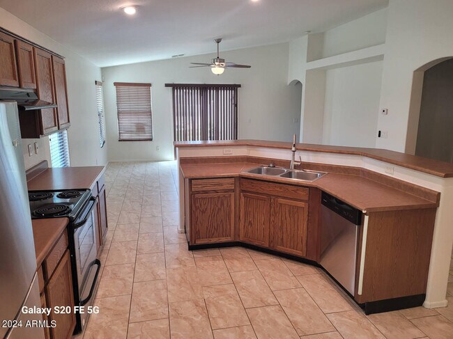 Foto del edificio - 9715 W Kirby Ave