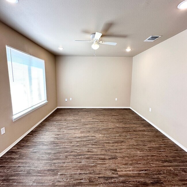 Foto del edificio - $99 Move In Special With 13 Month Lease!