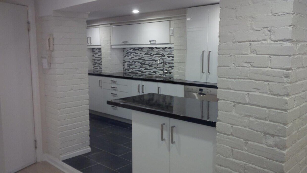 Photo principale - ** COMPLETELY RENOVATED LUXURY **