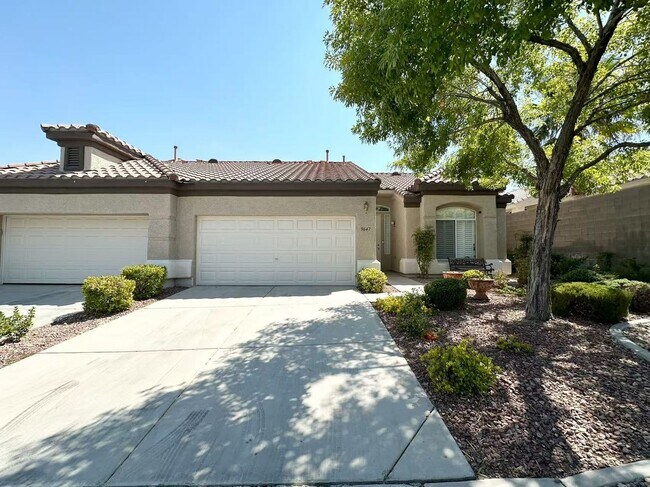 Foto del edificio - 2-Bedroom Home in Secure Gated Community