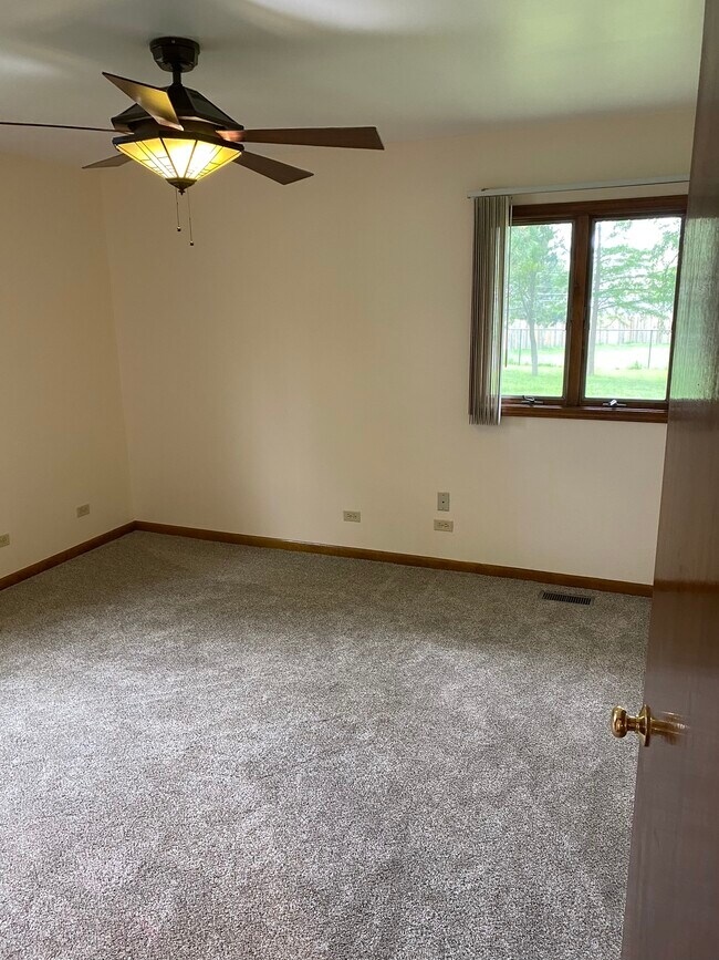 Building Photo - 413 Ridge Cir