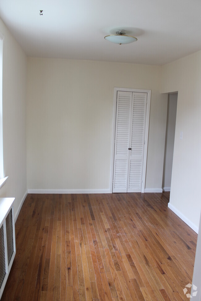 Building Photo - 308 3rd St