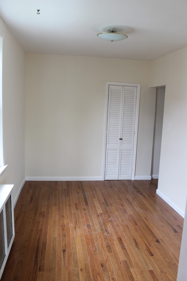 Building Photo - 308 3rd St