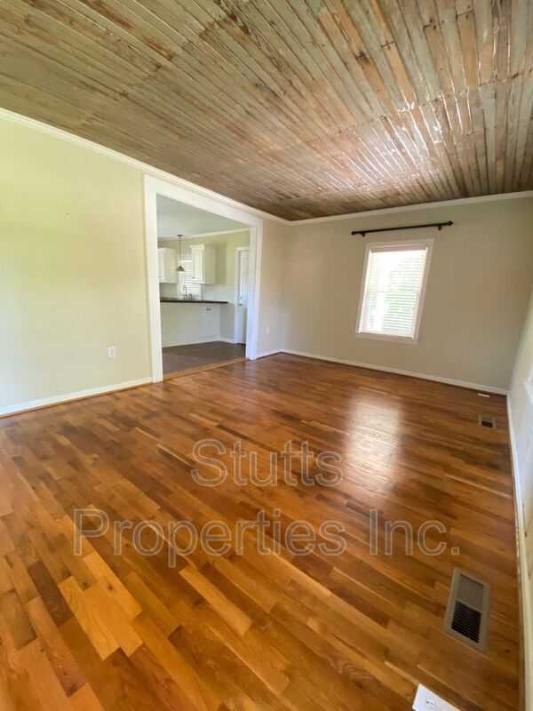 Foto del edificio - 46 Parker Rd