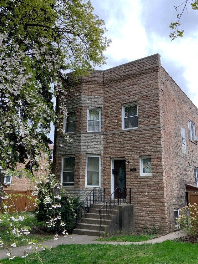Foto principal - 4022 N Avers Ave