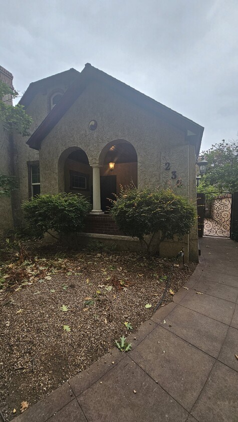 Foto principal - 236 W Frances Willard Ave