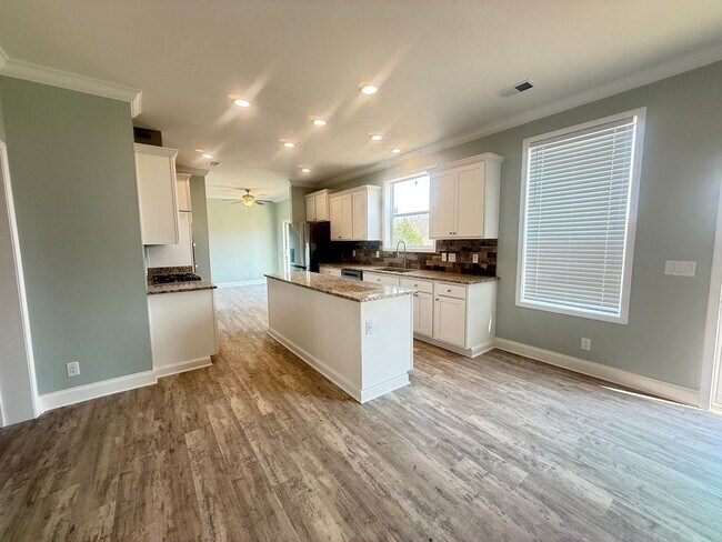 Building Photo - 631 Imogene Dr