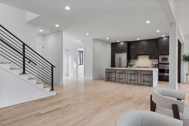 Building Photo - 2374 Logan Cir NE
