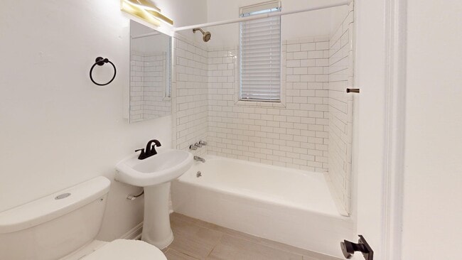 Interior Photo - La Chandelle