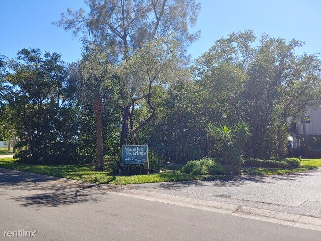 Building Photo - 2 br, 2 bath Condo - 4403 7th St E 1 Unit 1