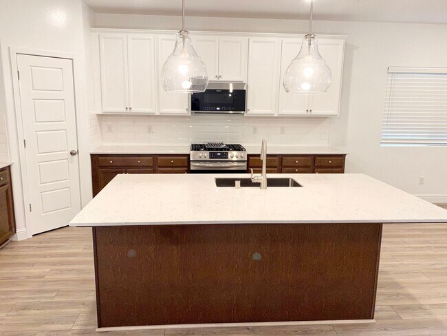 Foto del edificio - Lovely 3 Bed 2 Bath Lennar Home in the Riv...
