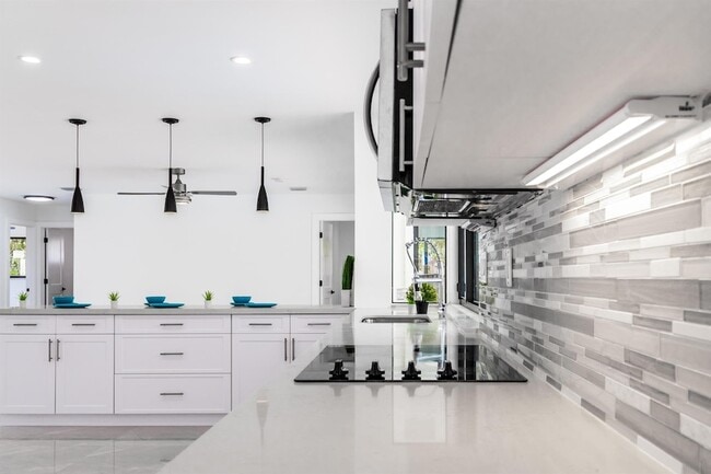 Photo - 1001 NW 6th Dr House