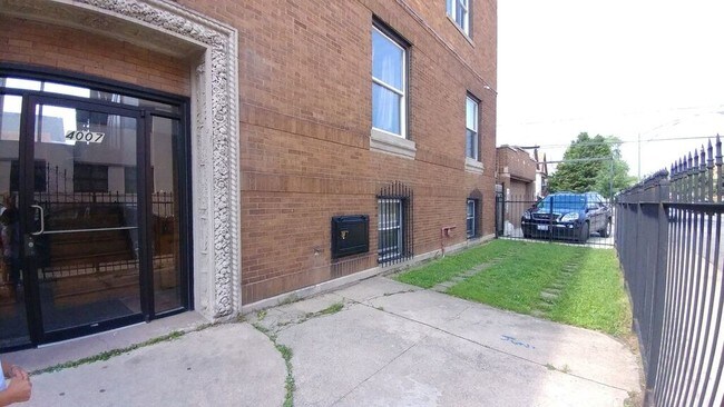 2434 s western ave